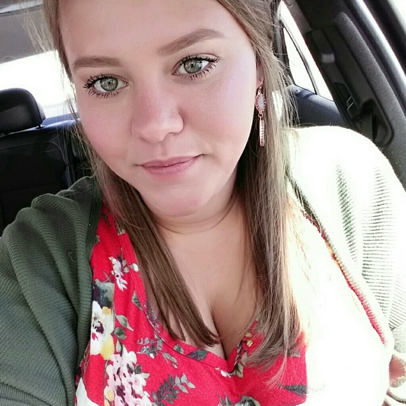 Meet your Posher, Jessica - Picture 1 of 1
